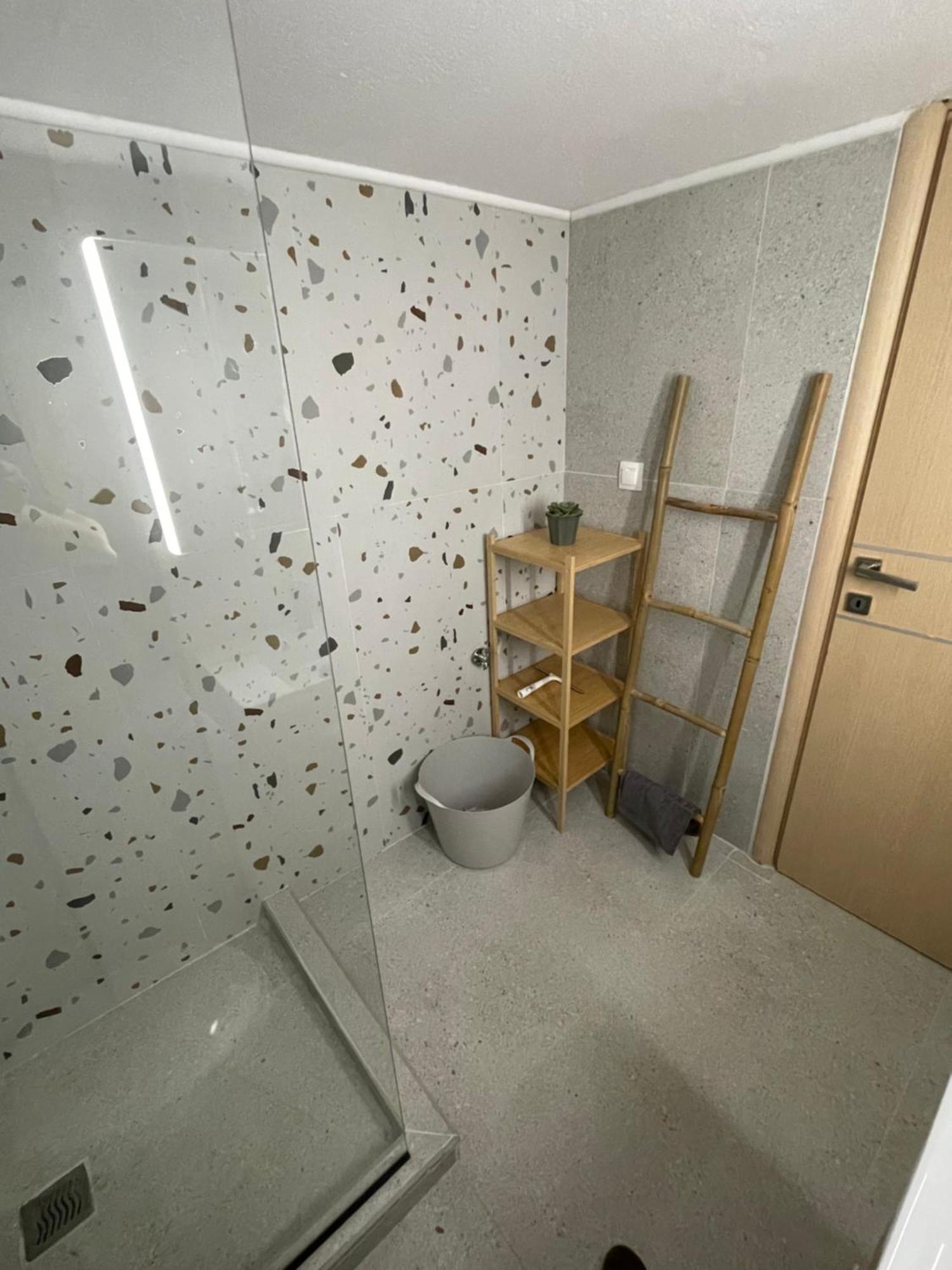 Zeno Apartment